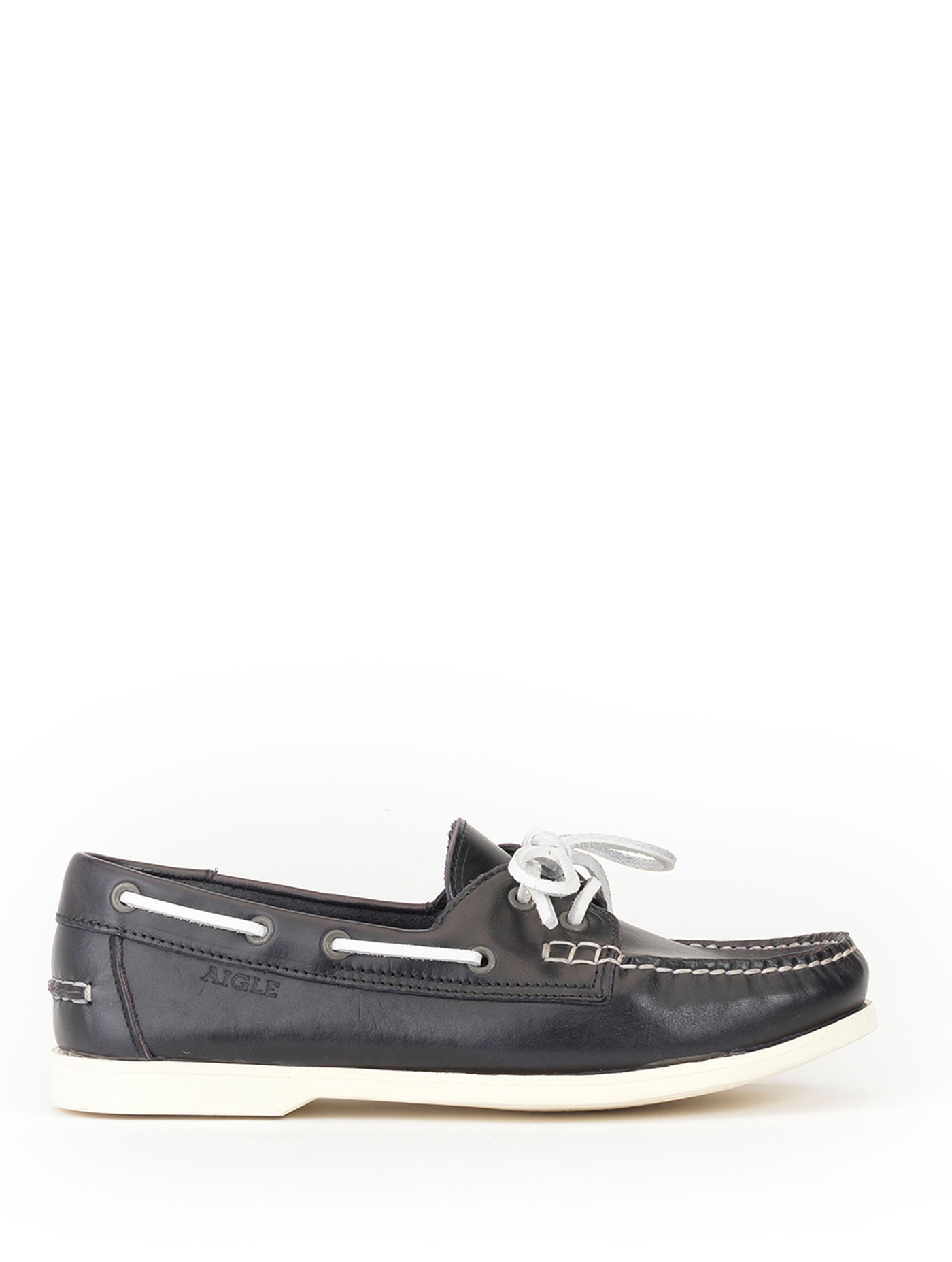women"s boat shoes