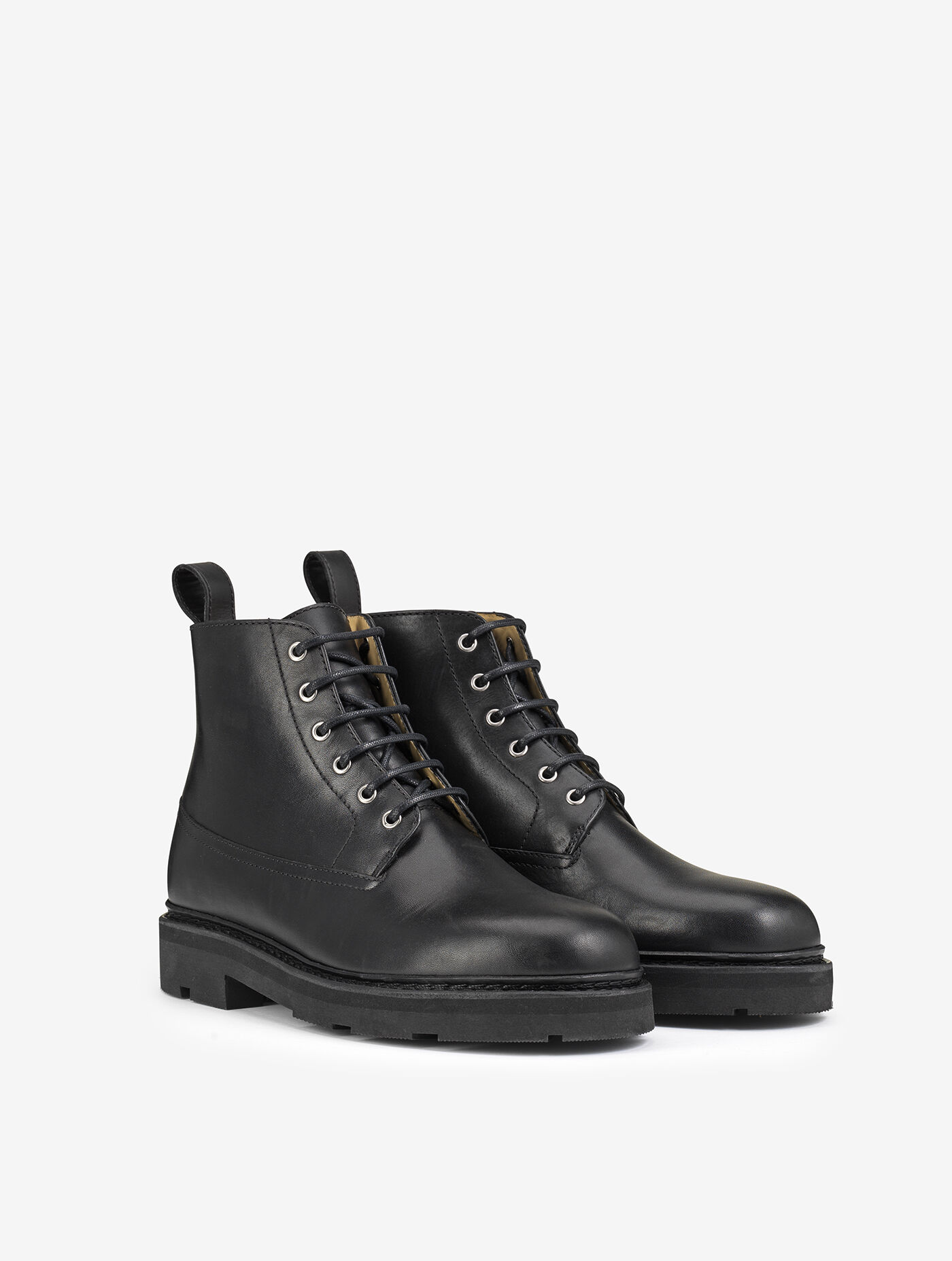 The Norwegian stitched leather desert boot. men AIGLE