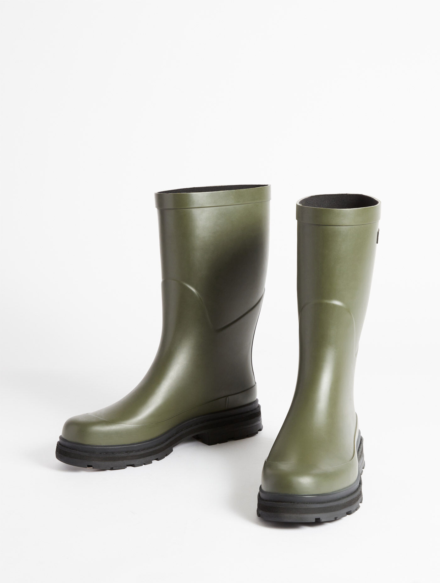 Hunter mid store rain boots