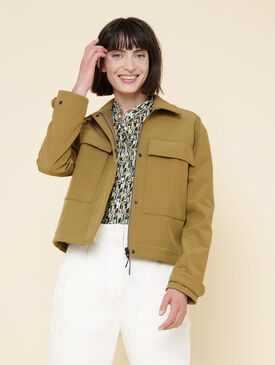 Mid-season water-repellent jacket