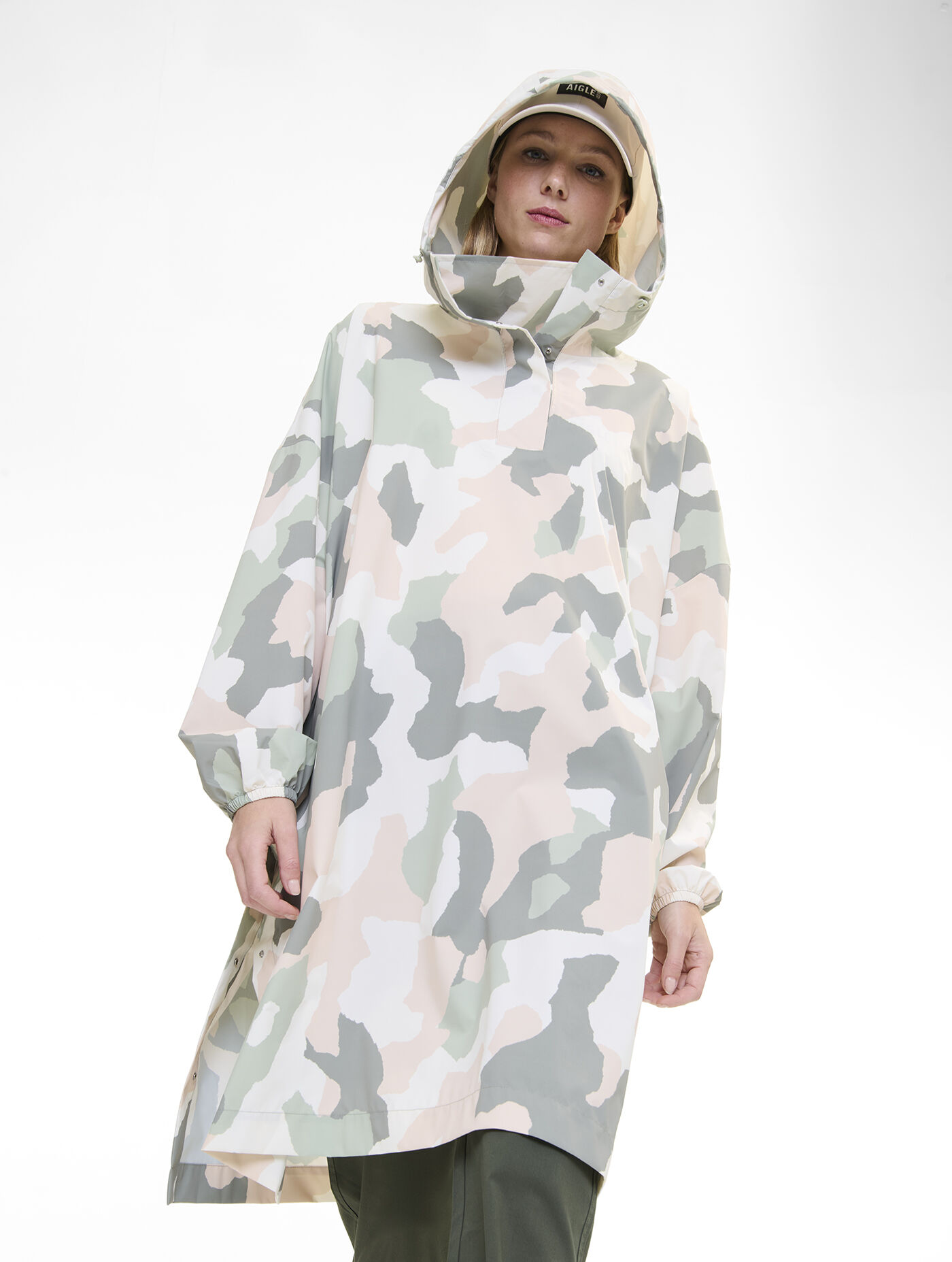 AMERI　REVERSIBLE BOA PONCHO COAT Single-sleeved reversible cape | Hermès USA