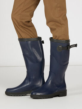 Women's walking boots