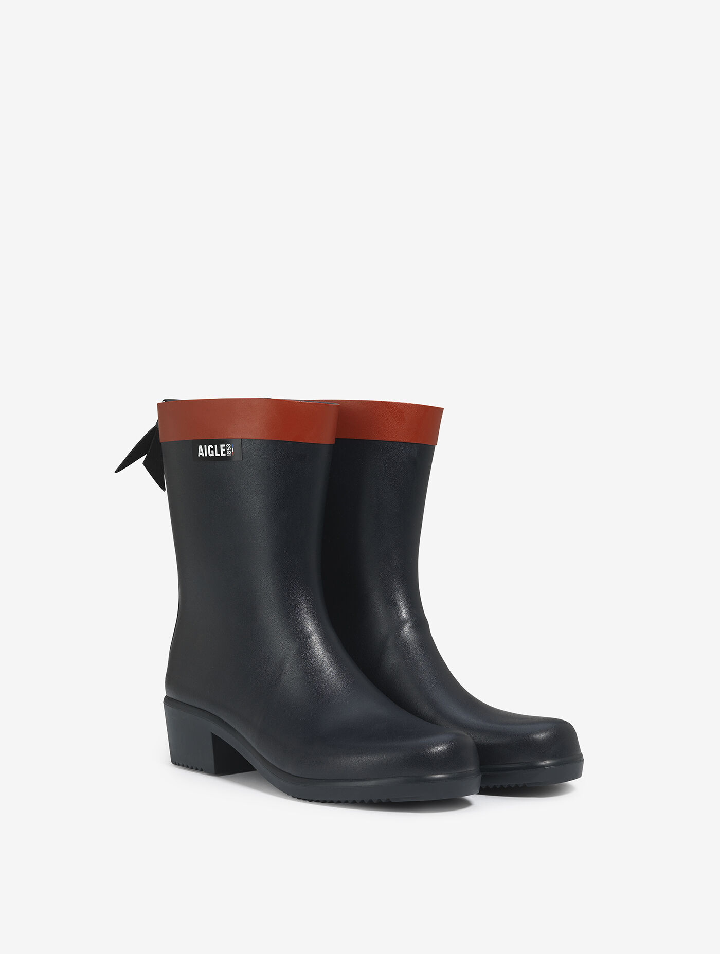 Mid height rain boots top