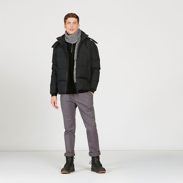 Windfeste und atmungsaktive Daunenjacke