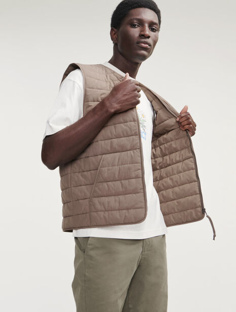 AIS23MOUI001