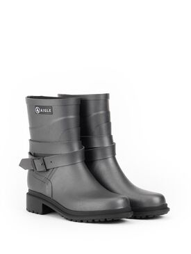Women's rock-inspired rubber boots