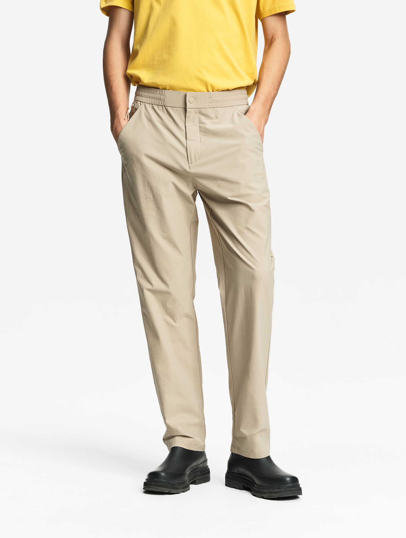 DRY FAST TEXTILE&reg; tech pants with zipped pockets