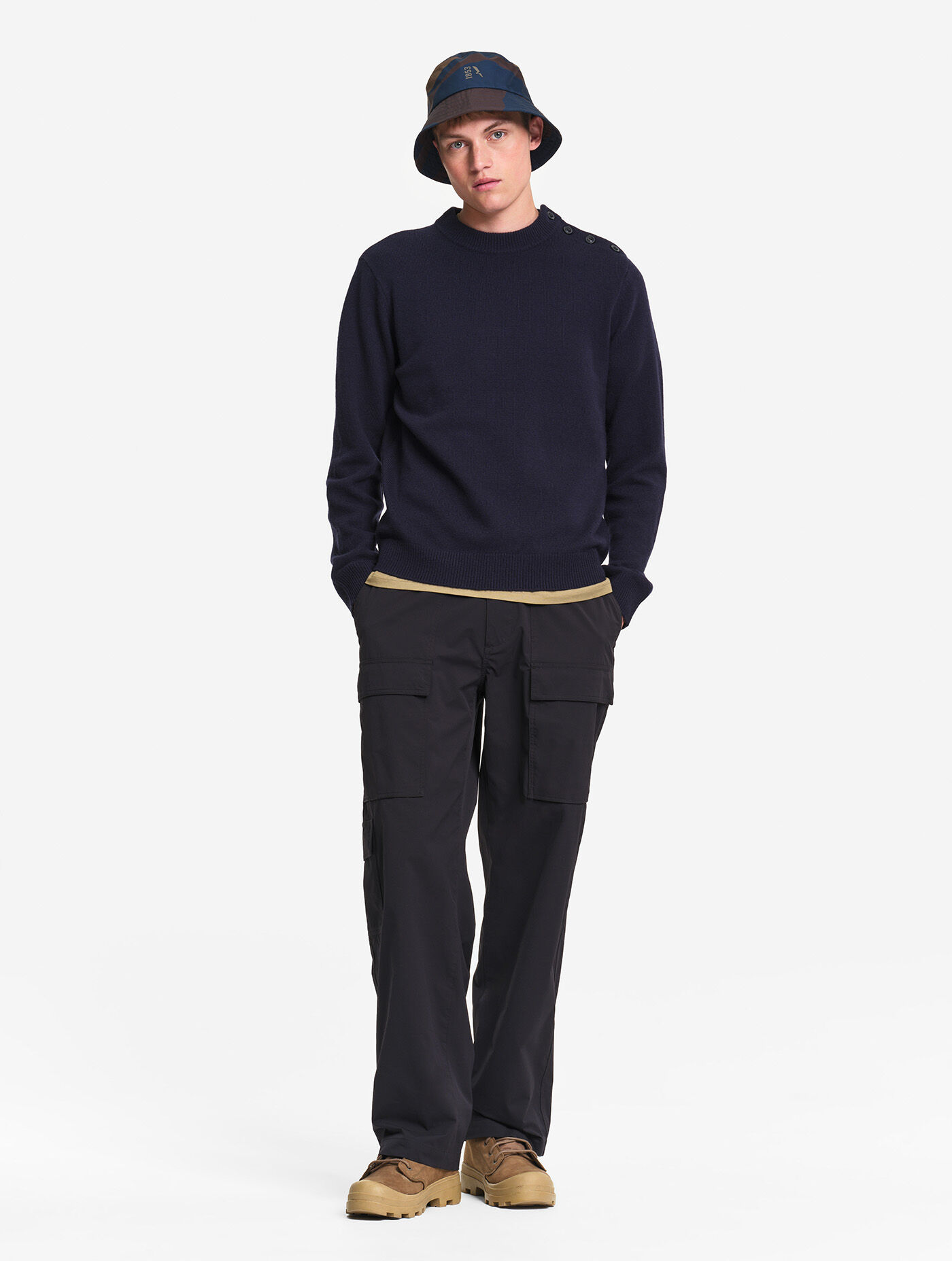 Maritimer Pullover mit Rundhalsausschnitt und Schulterknopfleiste