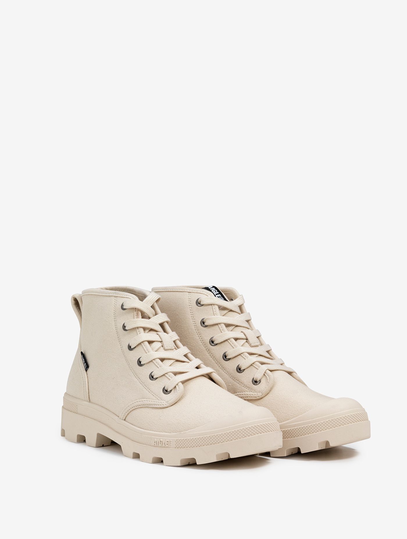The versatile shoe made of recycled cotton