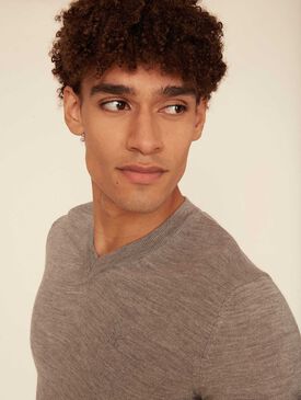 100% Merino V-neck jumper