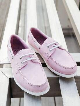 Women's flexible boat shoes