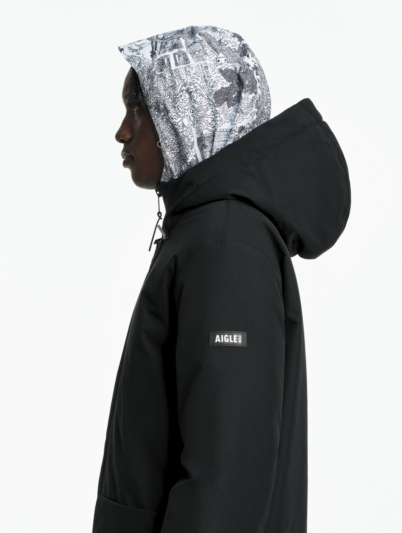 AIW25MOUI001